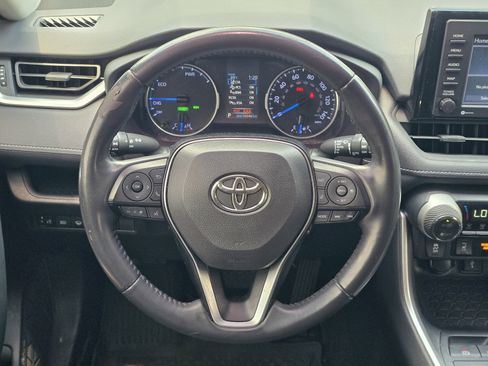 Used 2020 Toyota RAV4 XLE w/ XLE Grade Weather Package AWD/4WD image 14