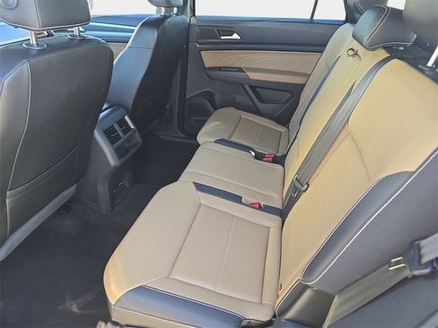 Used 2022 Volkswagen Atlas Cross Sport SE image 17