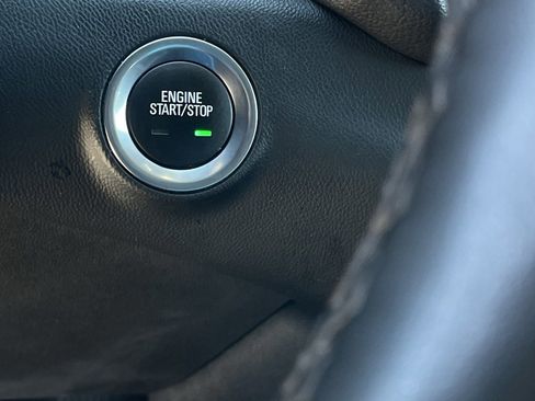 Used 2024 GMC Terrain SLT image 18