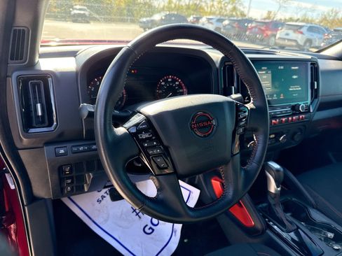 Used 2025 Nissan Frontier Pro-X image 11