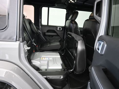 Used 2021 Jeep Wrangler Unlimited Sahara w/ Cold Weather Group image 38