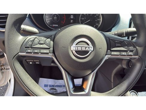 Used 2025 Nissan Versa SV FWD image 23