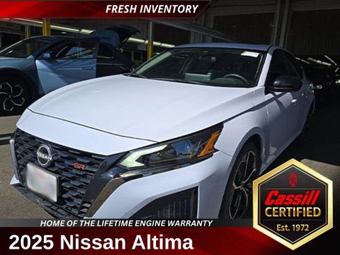 Used 2025 Nissan Altima 2.5 SR w/ SR Premium Package FWD image 1