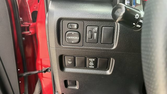 Used 2018 Toyota 4Runner SR5 AWD/4WD image 8