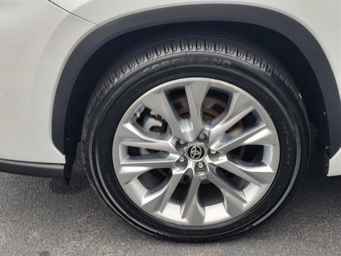 Used 2022 Toyota Highlander Limited image 9