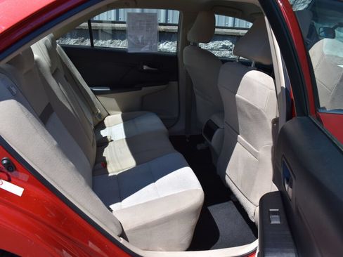 Used 2012 Toyota Camry LE FWD image 23