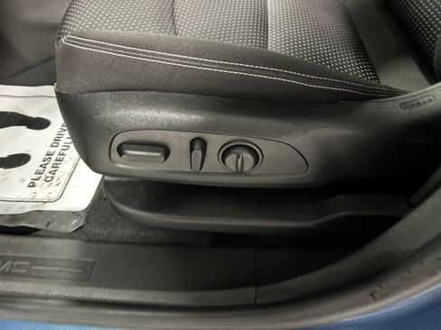 Used 2024 GMC Terrain SLE w/ Driver Convenience Package image 13