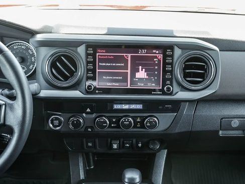 Used 2022 Toyota Tacoma TRD Off-Road AWD/4WD image 13