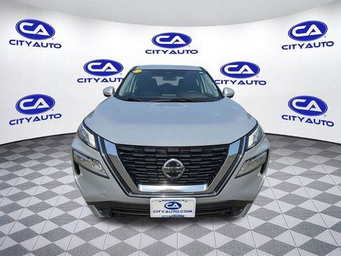 Used 2021 Nissan Rogue SV image 3