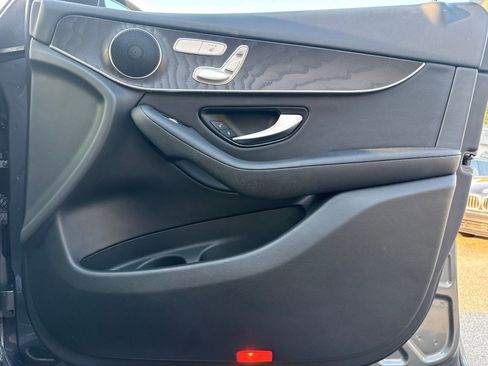 Used 2018 Mercedes-Benz GLC 300 4MATIC image 31