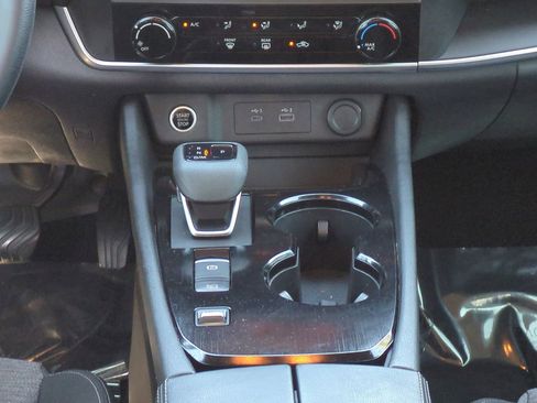 Used 2021 Nissan Rogue S image 19