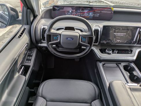 New 2025 Ford Expedition Max Platinum w/ Driver's Package AWD/4WD image 15