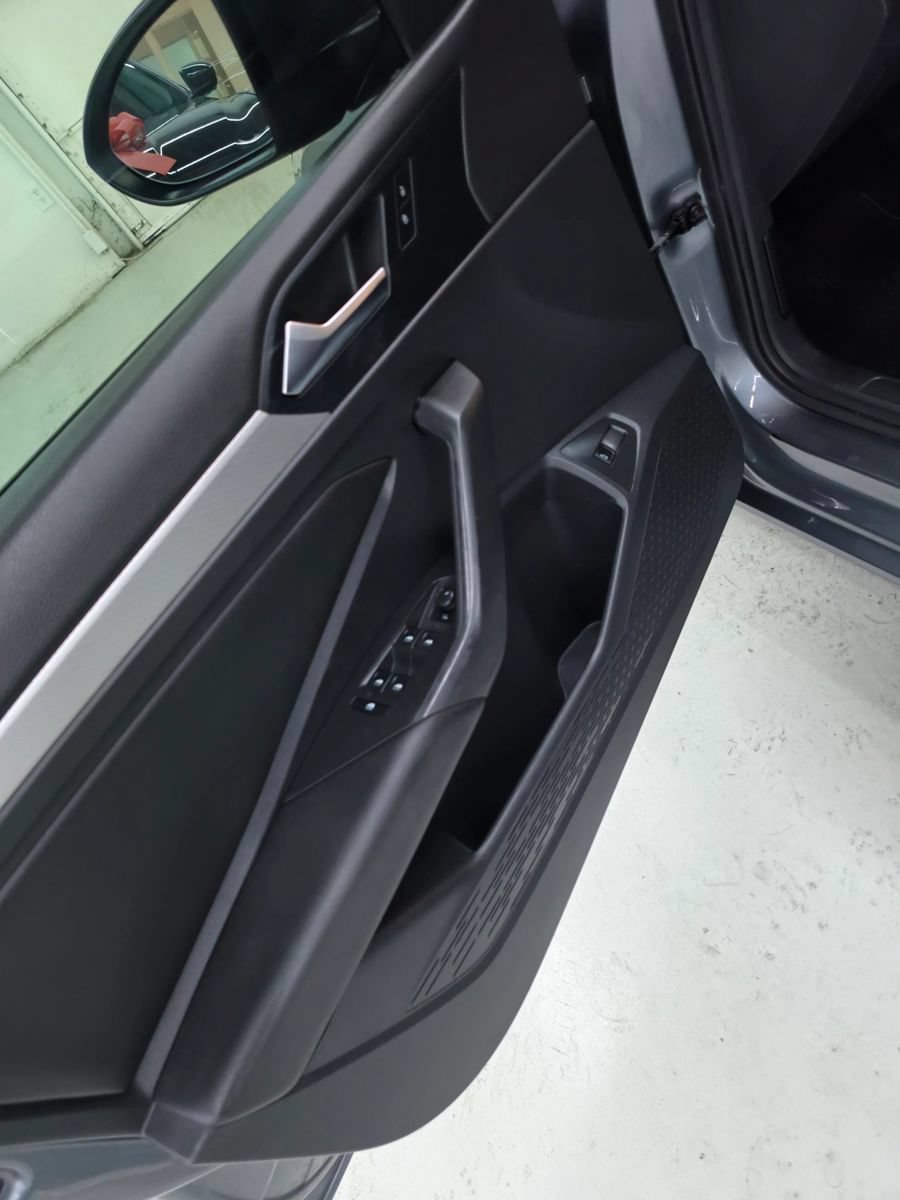 Used 2020 Volkswagen Jetta SE w/ SE Cold Weather Package FWD image 17