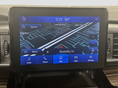 Used 2024 Ford Explorer Limited w/ Equipment Group 301A AWD/4WD image 22