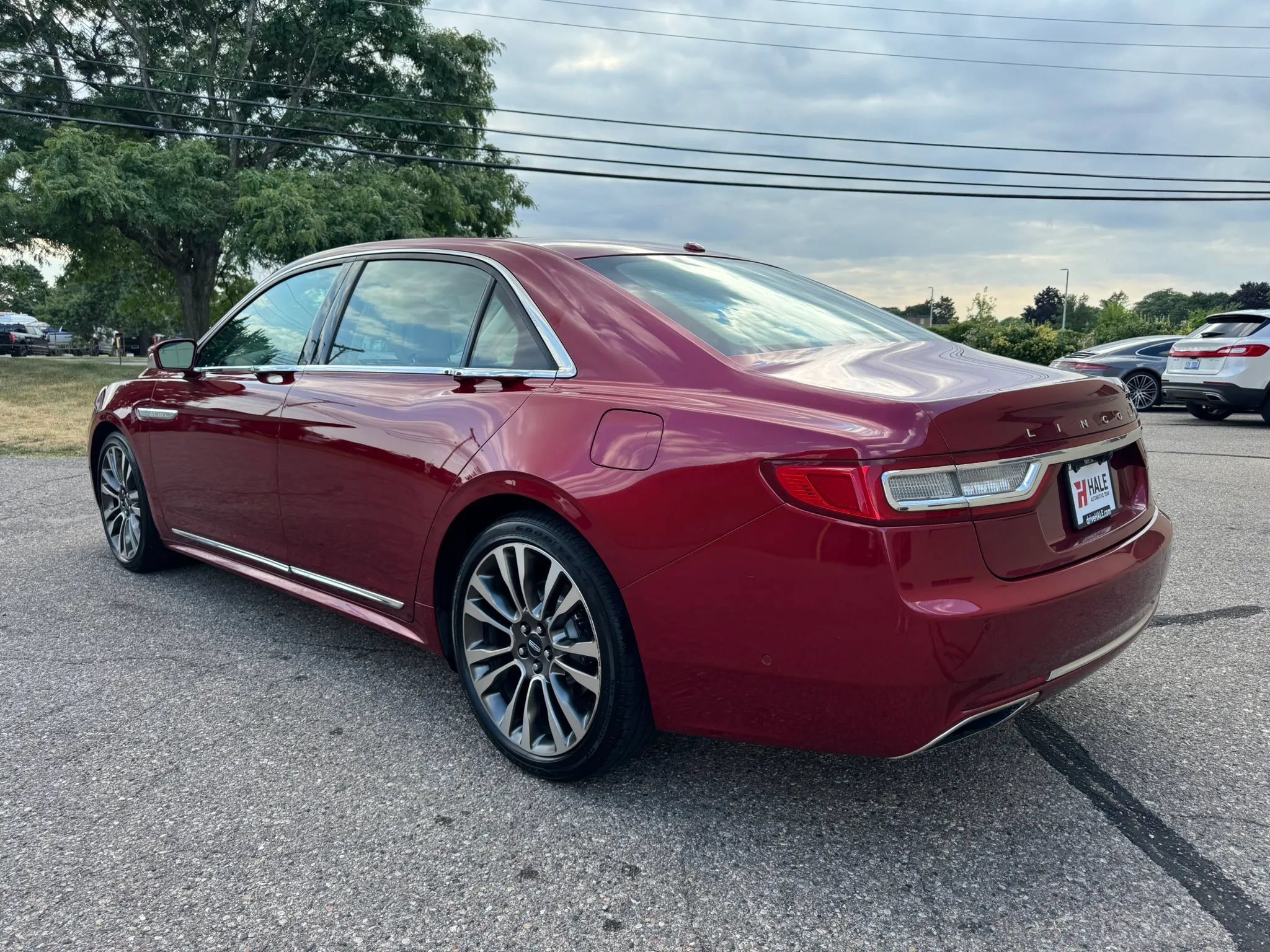 Used 2017 Lincoln Continental Select w/ Technology Package FWD image 7