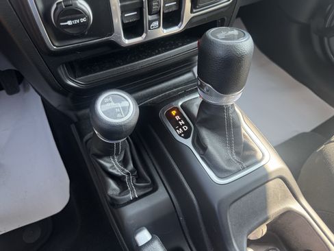 Used 2021 Jeep Wrangler Unlimited Sahara w/ Dual Top Group AWD/4WD image 23