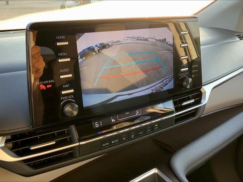 Used 2021 Toyota Sienna LE FWD image 28
