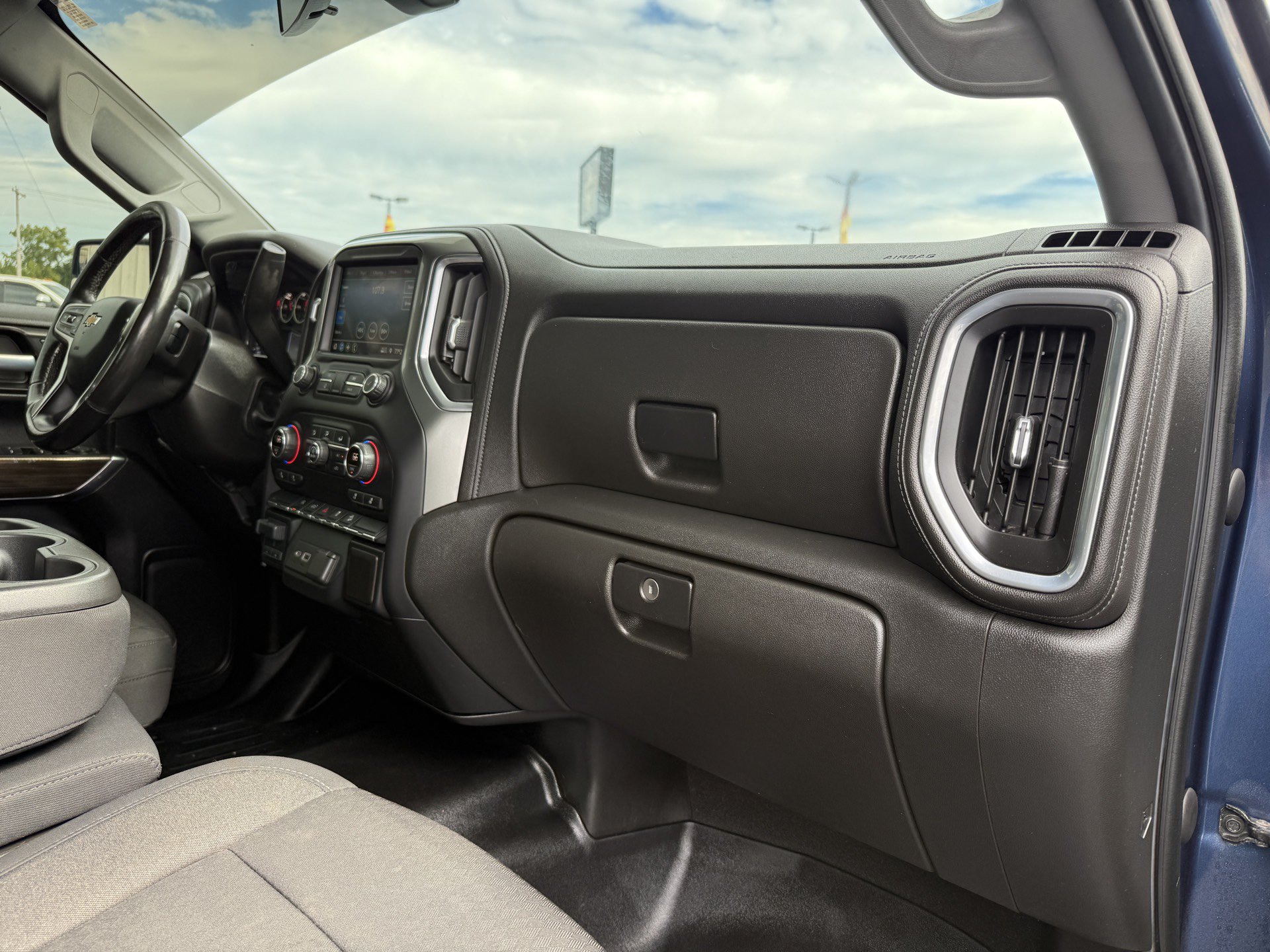 Used 2021 Chevrolet Silverado 1500 LT w/ Z71 Off-Road Package AWD/4WD image 20