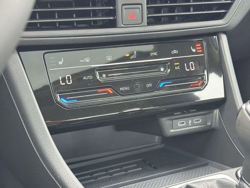 New 2026 Volkswagen Jetta SE FWD image 21