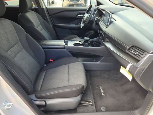 Used 2025 Nissan Rogue SV FWD image 27