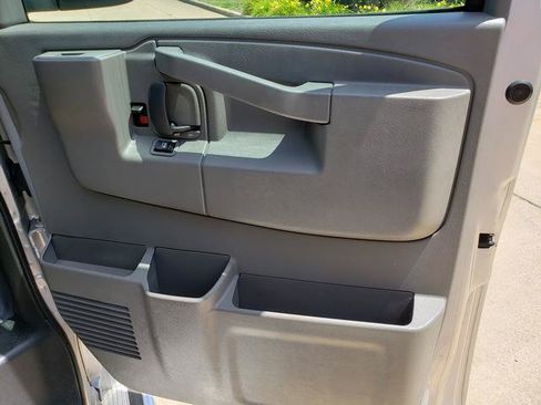 Used 2016 Chevrolet Express 2500 LS RWD image 17