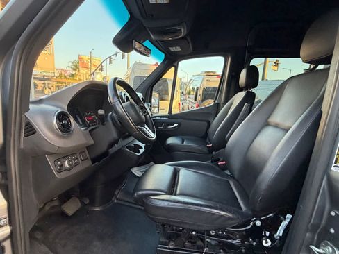 Used 2024 Mercedes-Benz Sprinter 2500 image 6