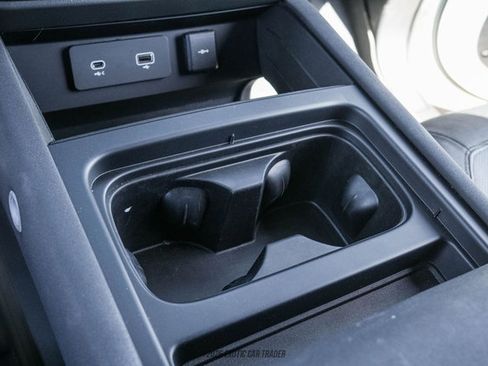 Used 2023 Land Rover Defender 90 X-Dynamic SE image 42