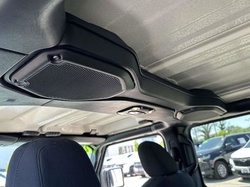 Used 2023 Jeep Wrangler Unlimited w/ Cold Weather Group AWD/4WD image 19