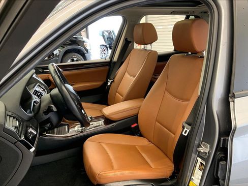 Used 2017 BMW X3 xDrive28i AWD/4WD image 4