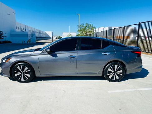 Used 2022 Nissan Altima 2.5 SV image 3