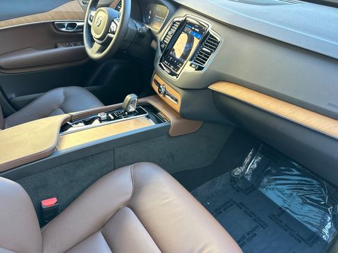 Certified 2025 Volvo XC90 B5 Plus w/ Protection Package Premier image 18