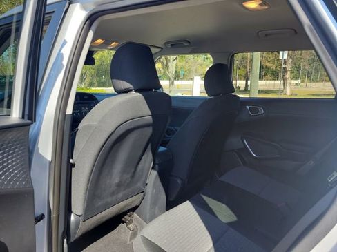 Used 2021 Kia Soul S image 12