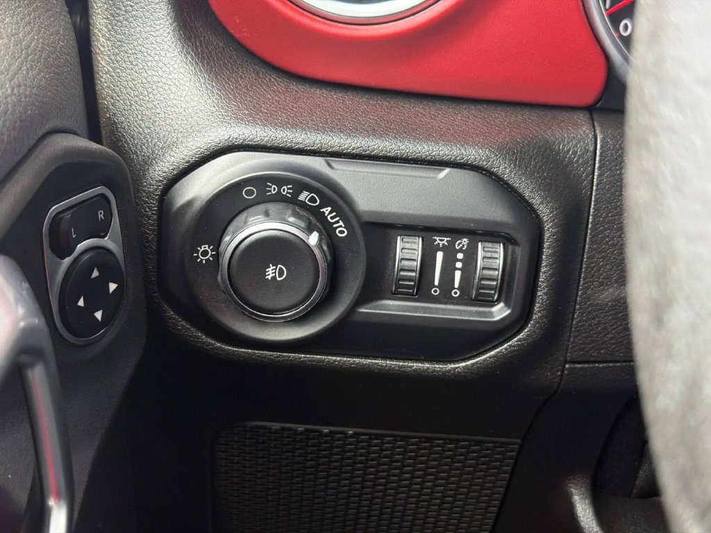 Used 2020 Jeep Wrangler Unlimited Rubicon w/ LED Lighting Group AWD/4WD image 28