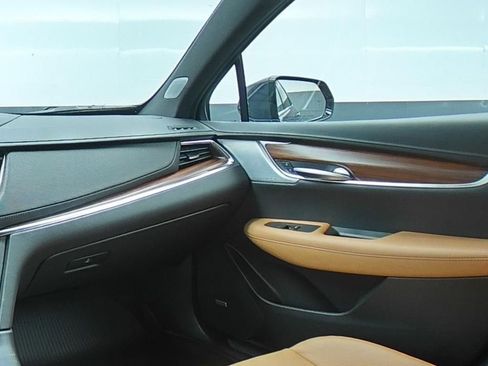 New 2025 Cadillac XT5 Premium Luxury w/ LPO, Floor Liner Package image 11