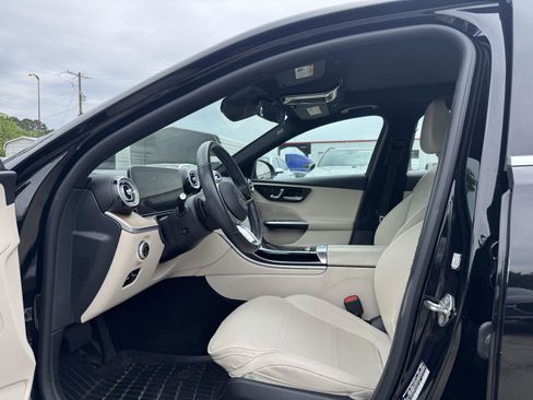 Used 2023 Mercedes-Benz C 300 4MATIC Sedan image 4