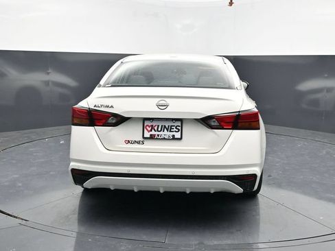 Used 2025 Nissan Altima 2.5 SV FWD image 7
