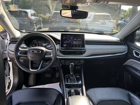 Used 2022 Jeep Compass Latitude FWD image 31