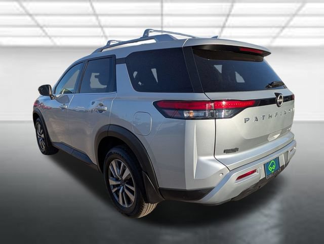 Used 2023 Nissan Pathfinder SL AWD/4WD image 2