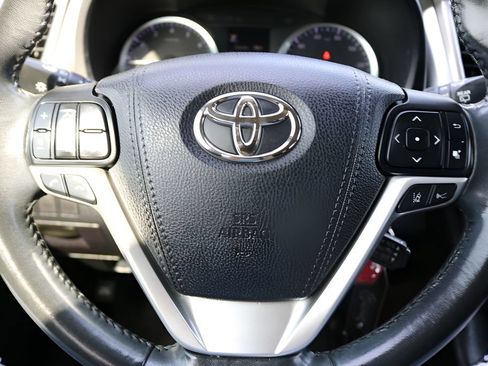 Used 2018 Toyota Highlander Plus FWD image 22