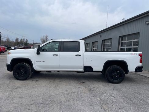 Used 2022 Chevrolet Silverado 2500 Custom w/ Custom Value Package AWD/4WD image 4