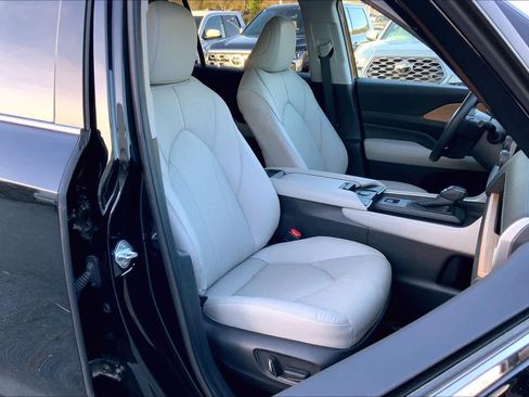 Used 2024 Toyota Grand Highlander Limited image 9