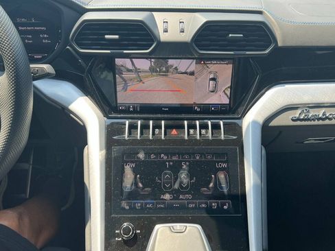Used 2021 Lamborghini Urus AWD/4WD image 27