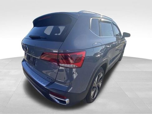 Used 2024 Volkswagen Taos SE w/ Panoramic Sunroof Package AWD/4WD image 9