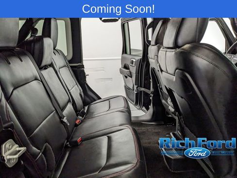 Used 2025 Jeep Wrangler Unlimited Rubicon AWD/4WD image 18