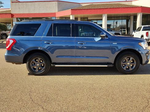 Used 2020 Ford Expedition XLT w/ Equipment Group 202A image 5