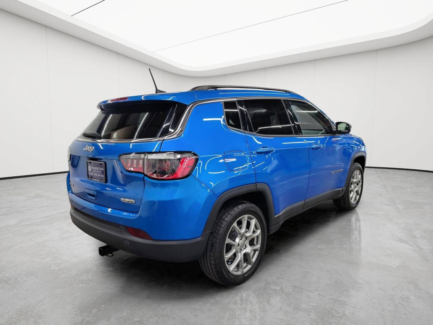 Used 2022 Jeep Compass Latitude AWD/4WD image 3