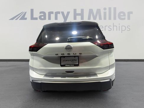 New 2026 Nissan Rogue SV FWD image 4