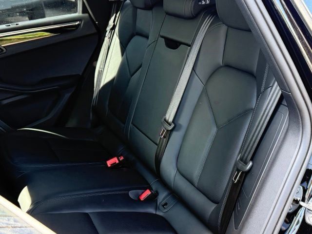 Used 2026 Porsche Macan AWD/4WD image 21