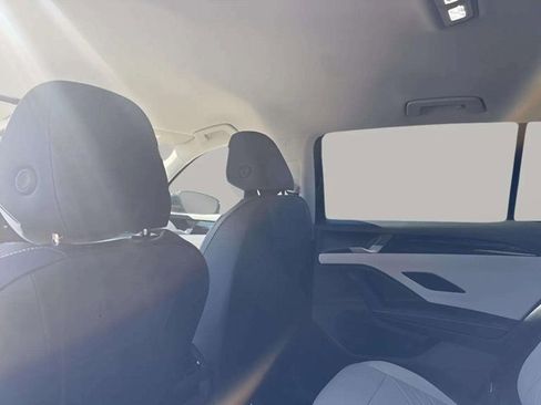 New 2025 Volkswagen Tiguan SE image 7