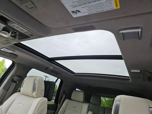 New 2026 Cadillac Escalade Platinum Luxury w/ LPO, Radiant Package AWD/4WD image 24